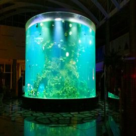 Китай по поръчка евтини супер големи кръгли pmma стъклени аквариуми чисти цилиндрични акрилни резервоари за риба